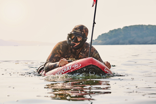 Choosing a buoy or a spearfishing float - Beuchat